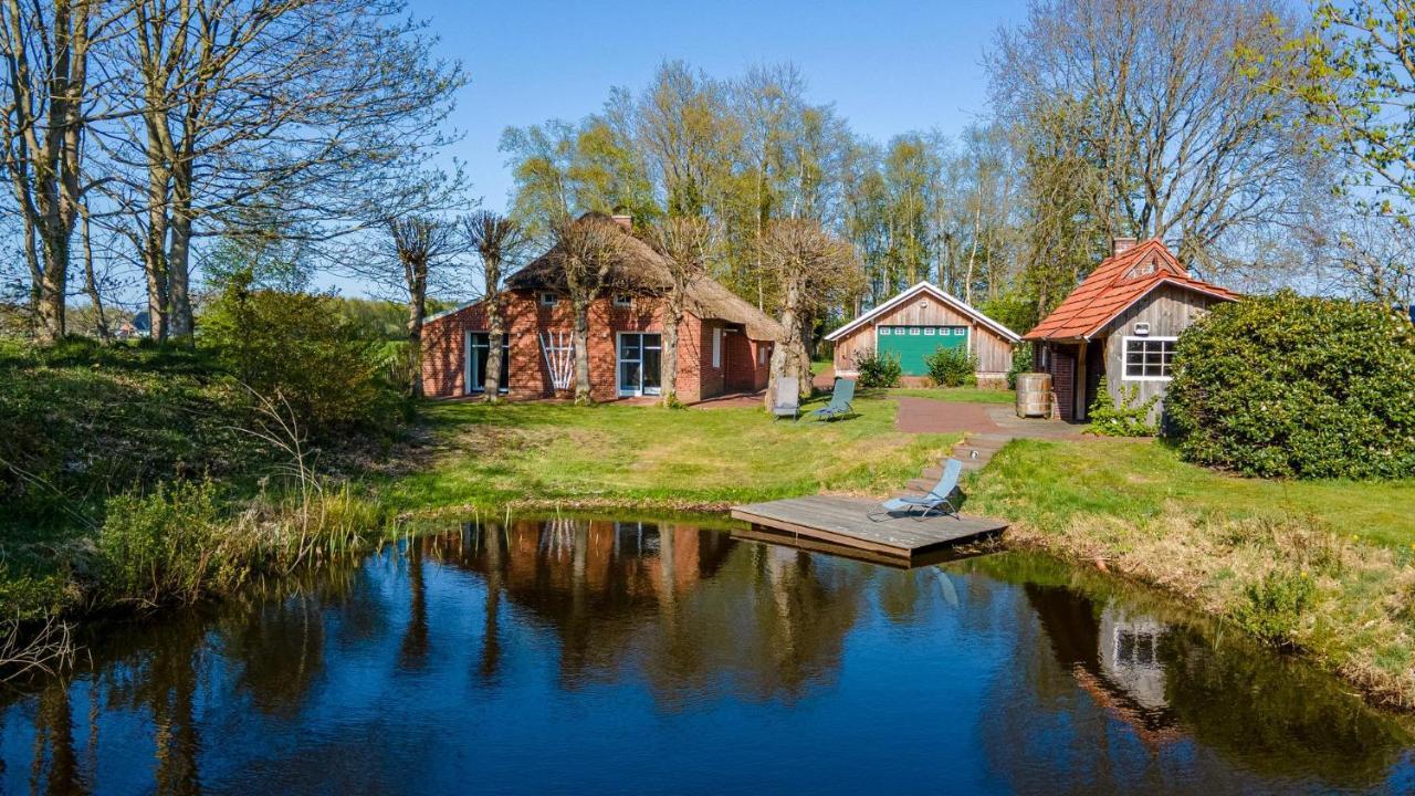 فيلا Reetdach Ostfriesenhaus Südbrookmerland المظهر الخارجي الصورة
